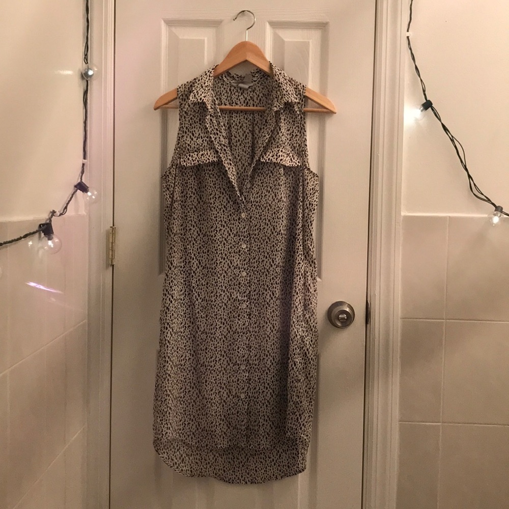 Black and white sleeveless shirt dress